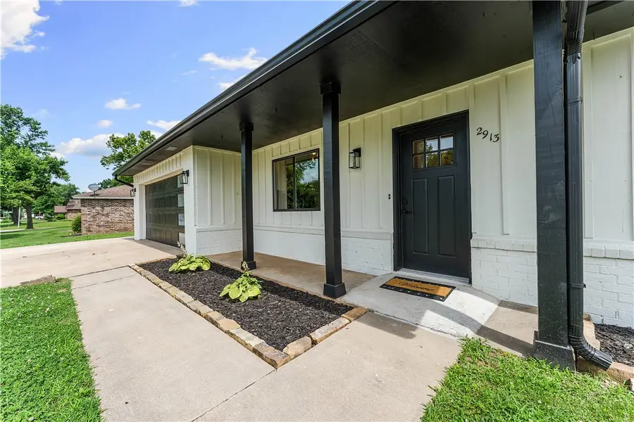 2913 Parkwood Drive, Rogers, AR 72756 - #3