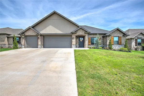912 E Pinnacle Street, Prairie Grove, AR 72753