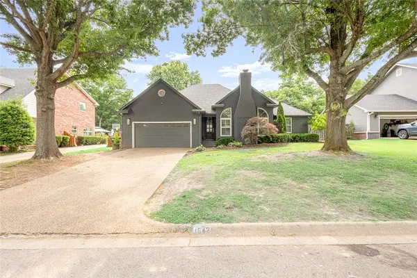 1642 N Charlee Avenue, Fayetteville, AR 72703