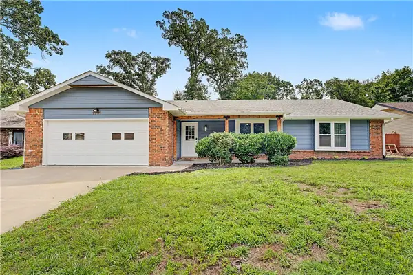 1001 N Dove Drive, Rogers, AR 72756