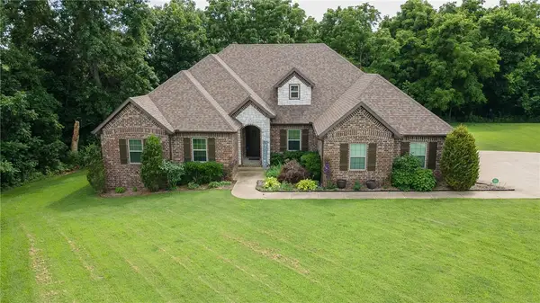 1166 Trail Bluff Drive, Fayetteville, AR 72703