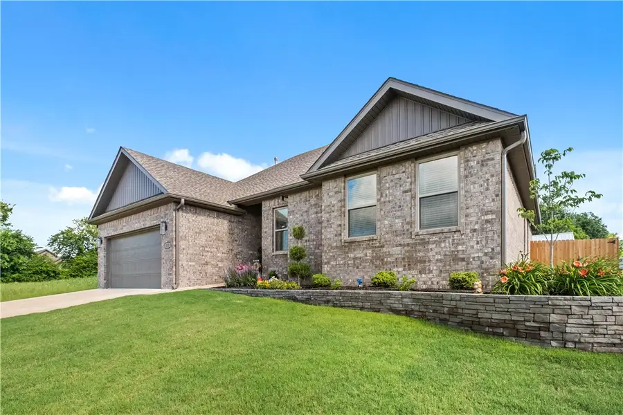 832 Buchanan Street, Prairie Grove, AR 72753 - #2