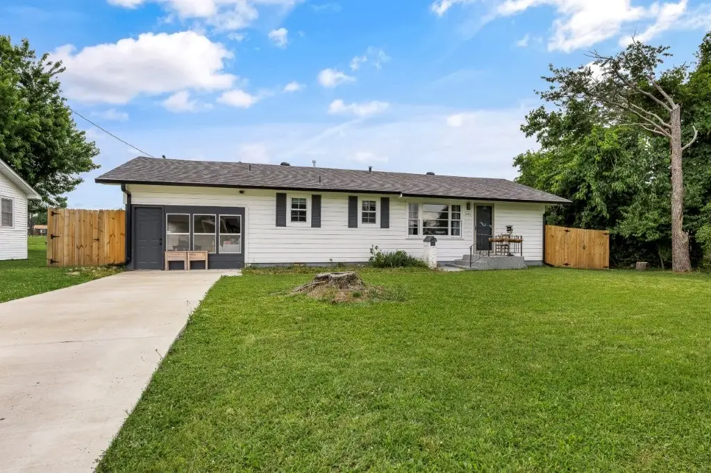 1606 W Cypress Street, Rogers, AR 72758 - #1
