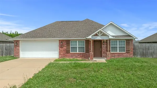 824 Brook Street, Gentry, AR 72734