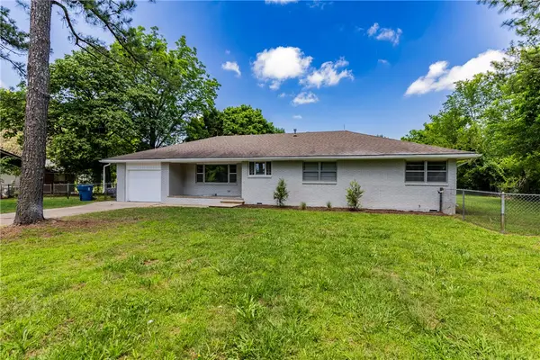 20902 Dawn Hill East Road, Gentry, AR 72734