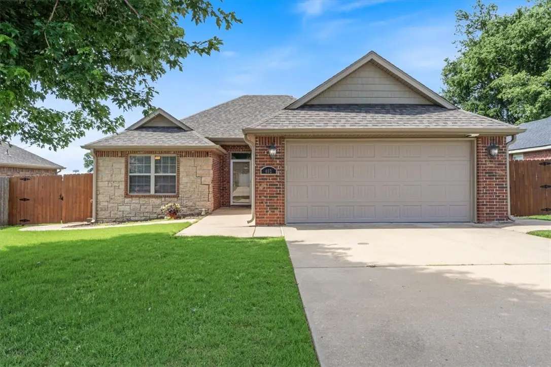 402 W Worchester, Siloam Springs, AR 72761 - #1