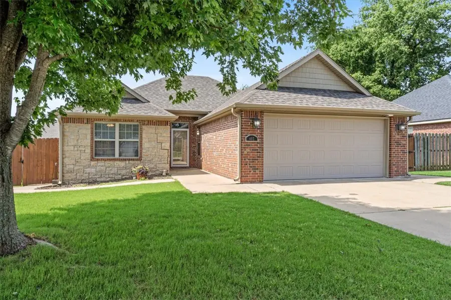 402 W Worchester, Siloam Springs, AR 72761 - #2