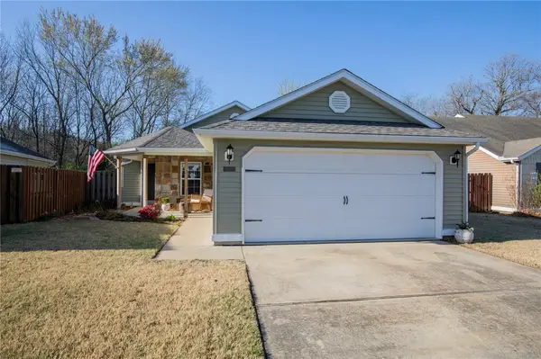 4385 W Serviceberry Drive, Fayetteville, AR 72704