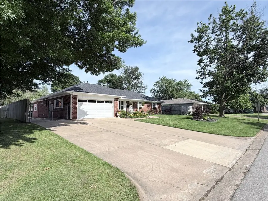 715 Maria Street, Springdale, AR 72762 - #3