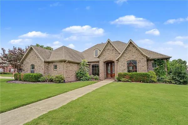 327 N Sandstone Place, Fayetteville, AR 72701