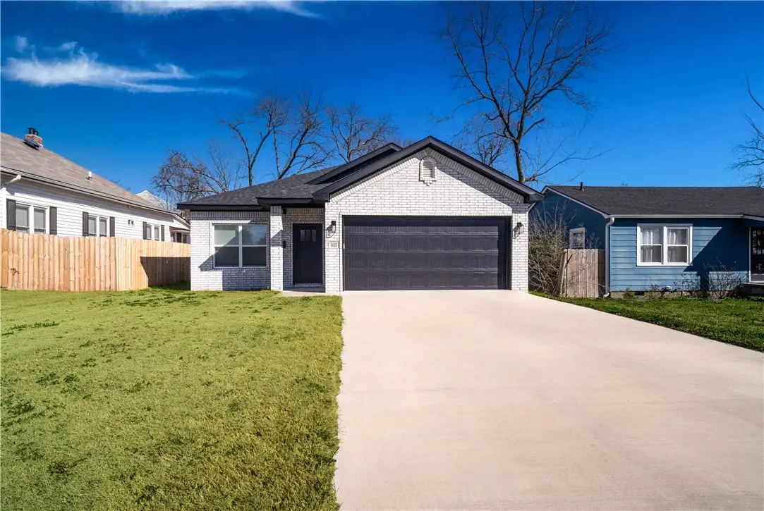 1027 S Arkansas Street, Rogers, AR 72756 - #1