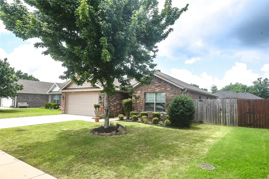 2102 N Wakefield Street, Siloam Springs, AR 72761 - #2
