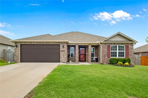 2501 Maplewood Avenue, Lowell, AR 72745