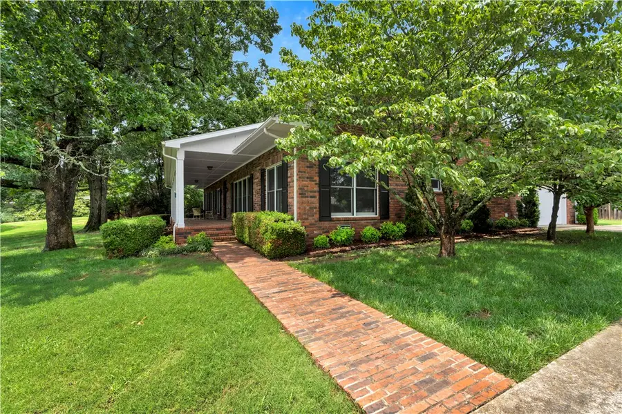 1141 E Ridgeway Drive, Fayetteville, AR 72701 - #2