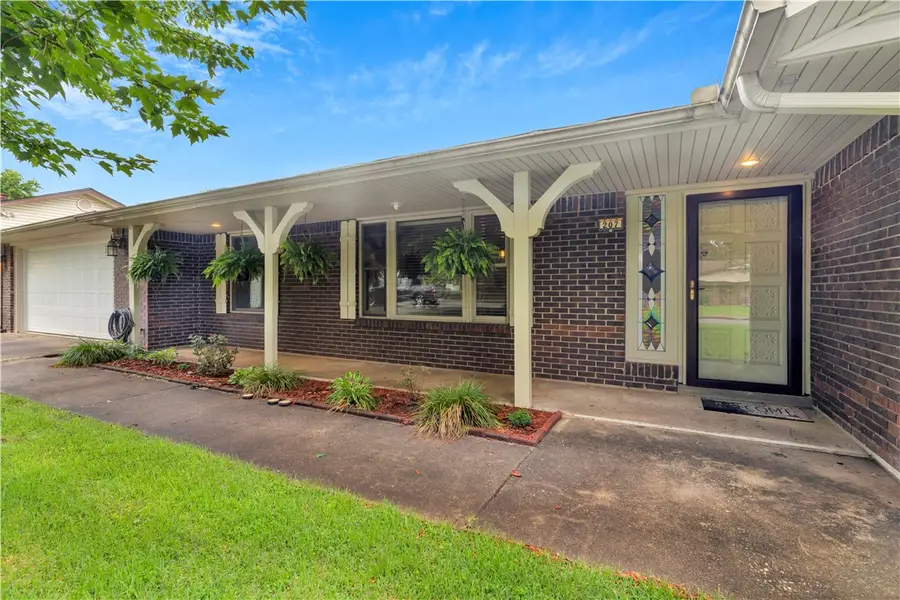 207 Angela Street, Springdale, AR 72762 - #3