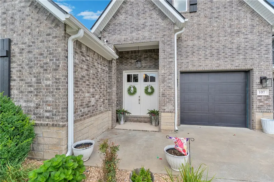 107 Nw Highland Road, Bentonville, AR 72712 - #2