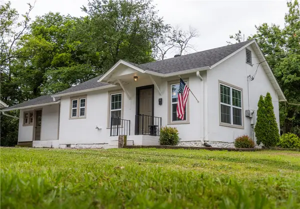 810 W Elgin Street, Siloam Springs, AR 72761