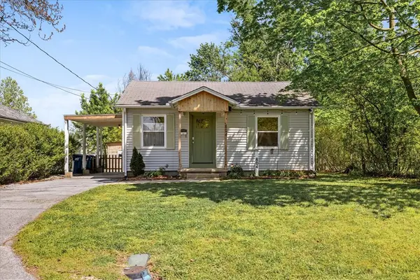 804 NW B Street, Bentonville, AR 72712