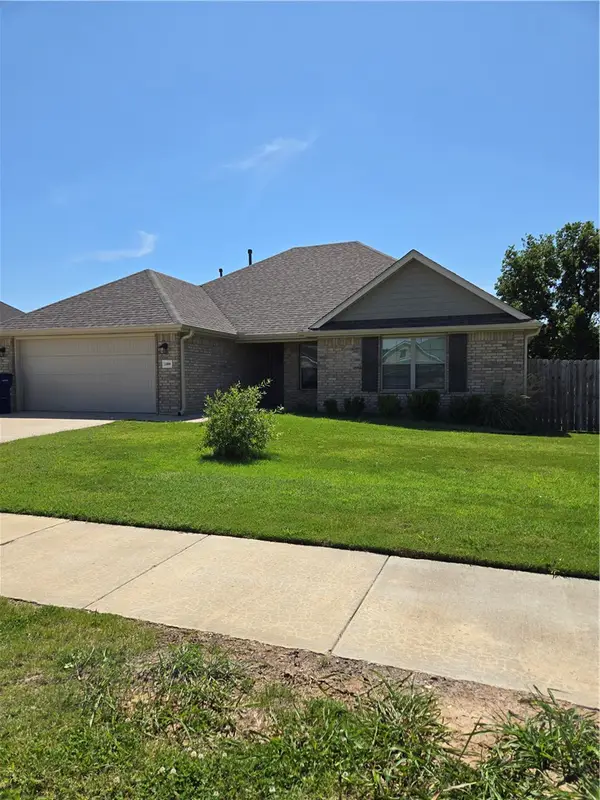 2400 N Kathryn Lane, Siloam Springs, AR 72761