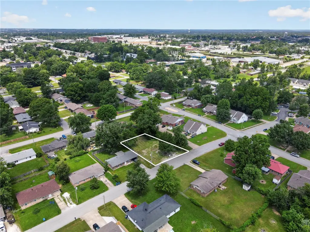 1208 SE D Street, Bentonville, AR 72712 - #1