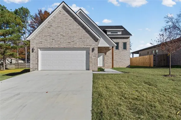 936 S Liberty Drive, Fayetteville, AR 72701