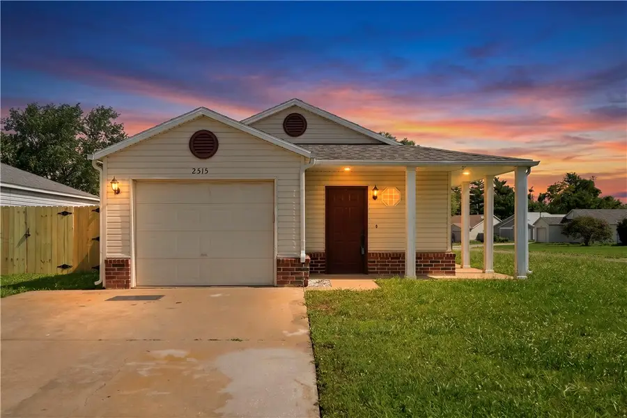 2515 SE 4th Street, Bentonville, AR 72712 - #2
