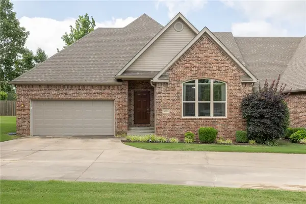 4011 N Meadow View Drive, Fayetteville, AR 72703