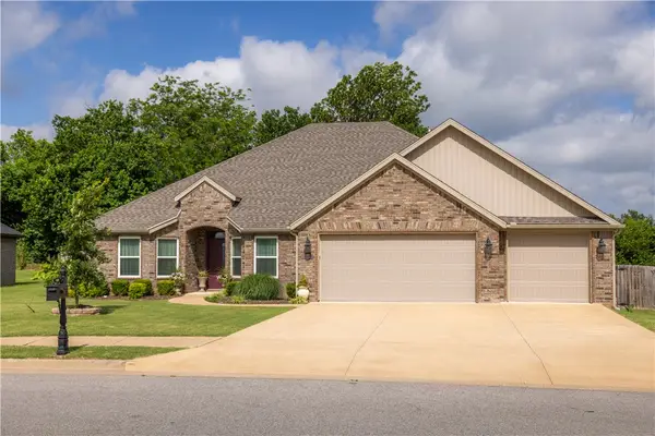 2304 Carl Stree Street, Siloam Springs, AR 72761
