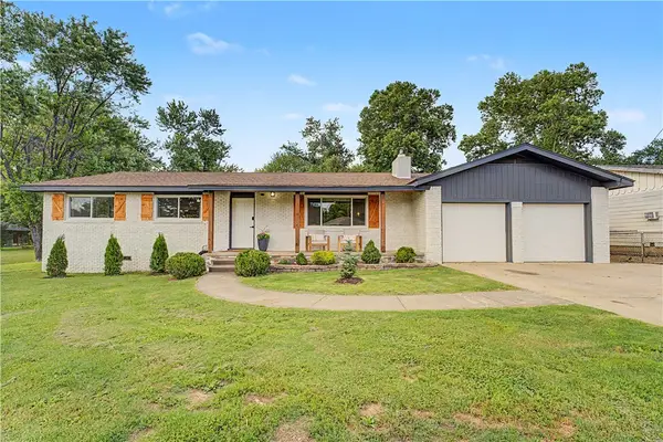 209 Cheri Whitlock Drive, Siloam Springs, AR 72761