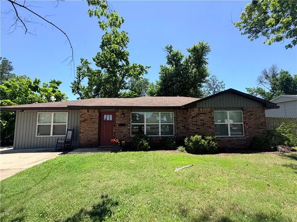 1006 SE 4th Street, Bentonville, AR 72712