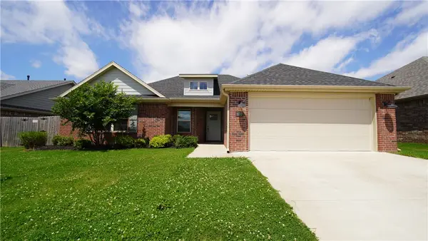 1037 Trailwood Street, Tontitown, AR 72762