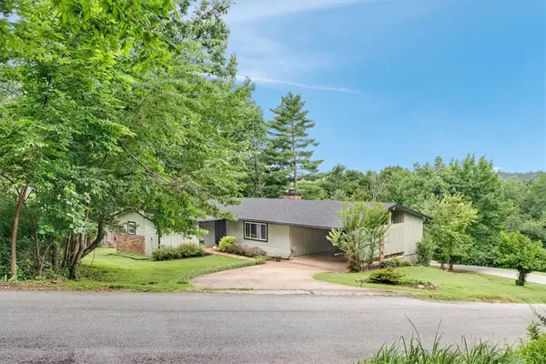 1981 N Greenview Drive, Fayetteville, AR 72701