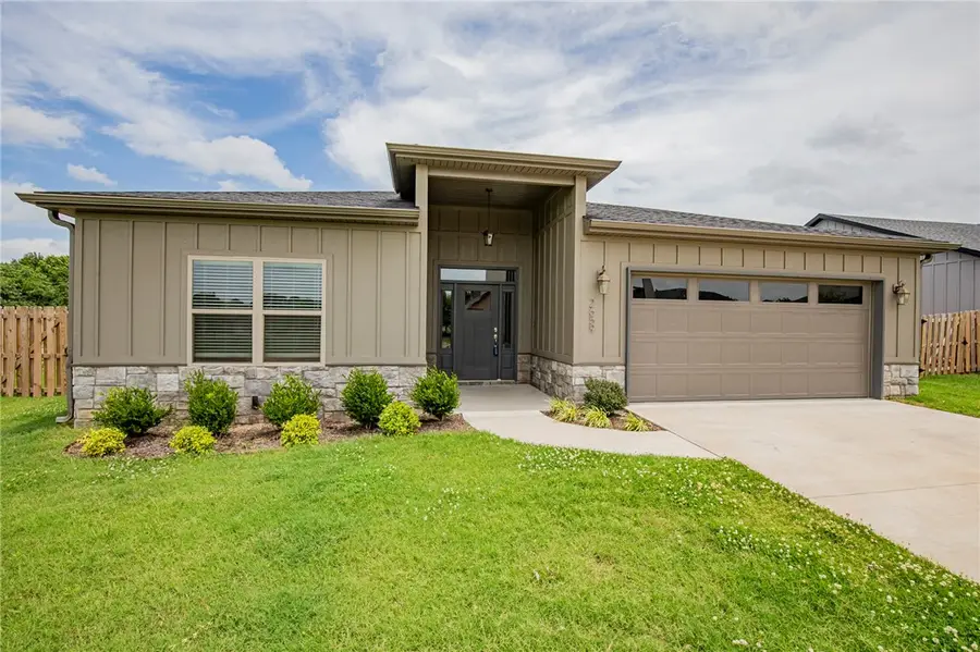 2659 N Justin Drive, Fayetteville, AR 72704 - #2
