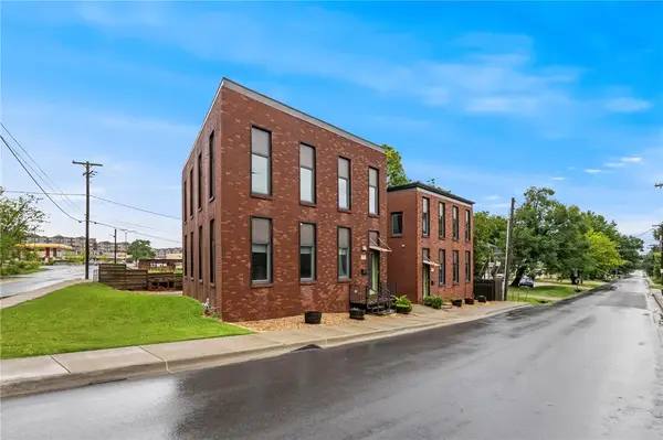 1111 N Oakland Avenue, Fayetteville, AR 72703