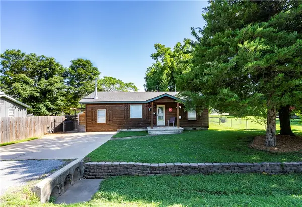 215 E Granite Street, Siloam Springs, AR 72761