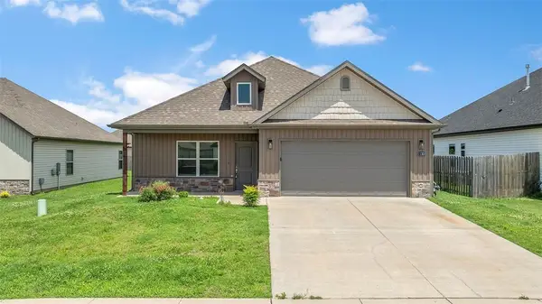 1130 Sunshine Court, Centerton, AR 72719