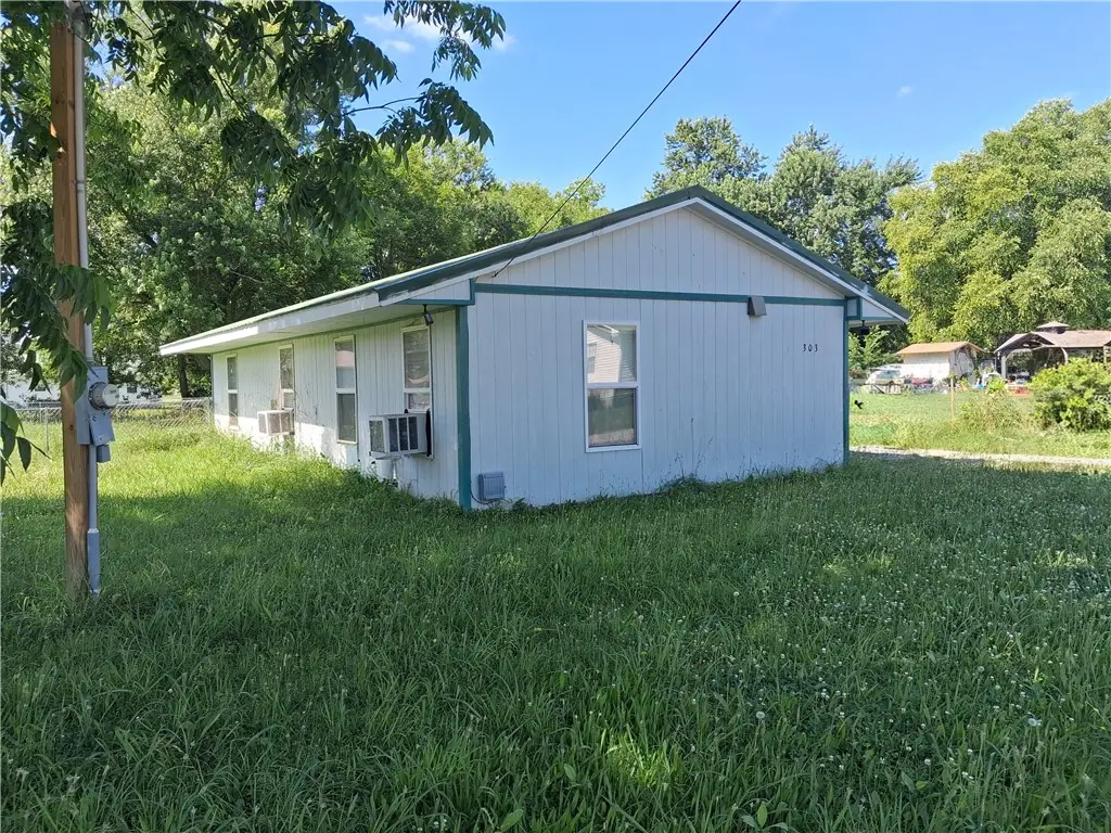 303 W 8th Street, Green Forest, AR 72638 - #1