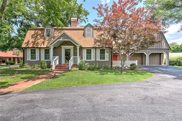 625 Sky Mountain Drive, Rogers, AR 72756