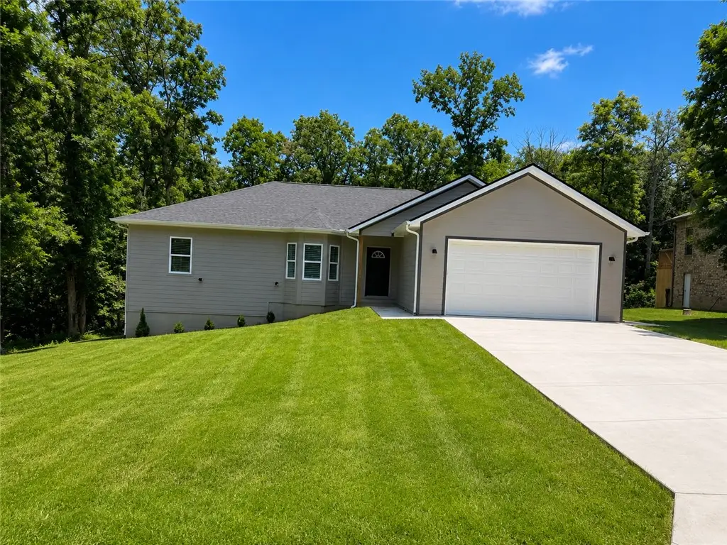 8 Whitstable Drive, Bella Vista, AR 72714 - #1