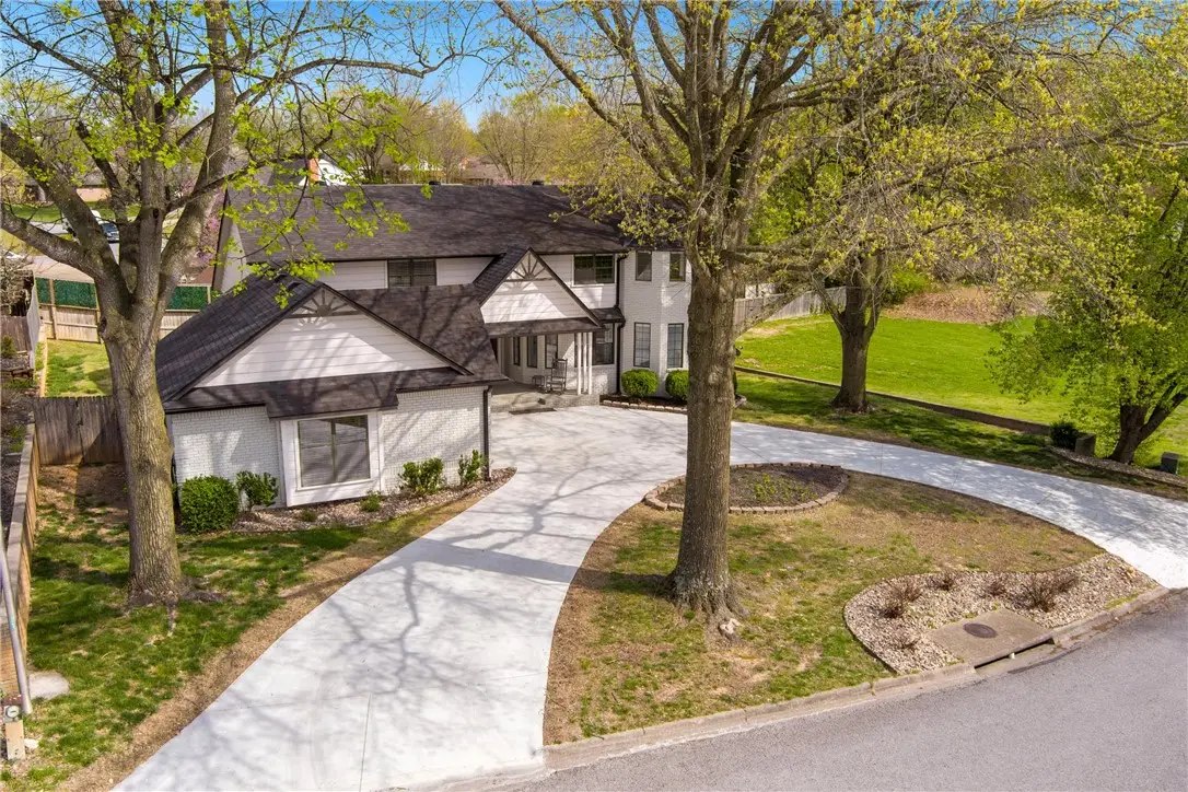 1300 Quail Run Circle, Bentonville, AR 72712 - #1