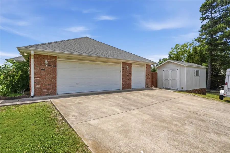 21 La Costa Drive, Holiday Island, AR 72631 - #3