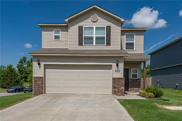 833 E Sparrow Circle, Fayetteville, AR 72701