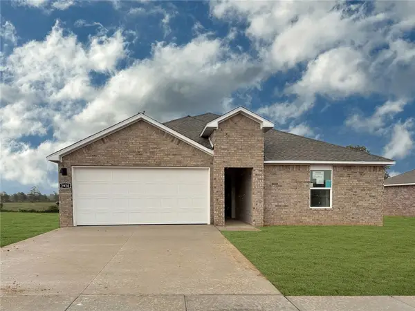 3070 Laredo Lane, Centerton, AR 72736