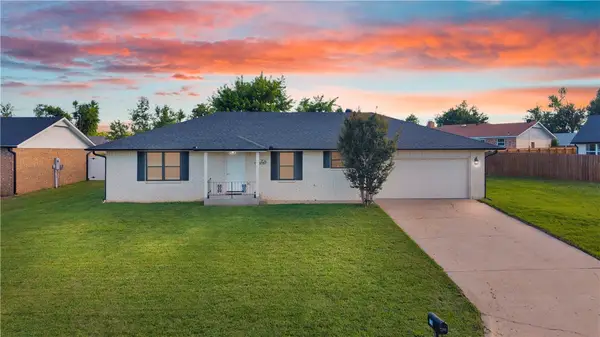 704 S Riviera Drive, Rogers, AR 72758