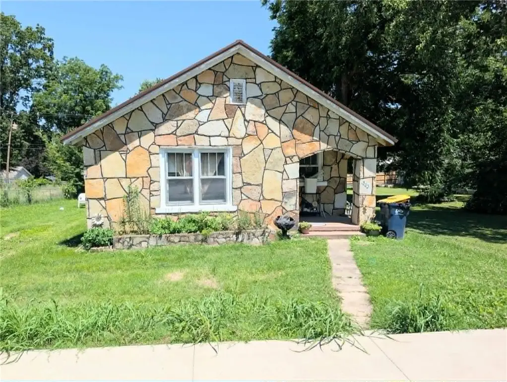 903 N Chestnut Street, Harrison, AR 72601 - #1