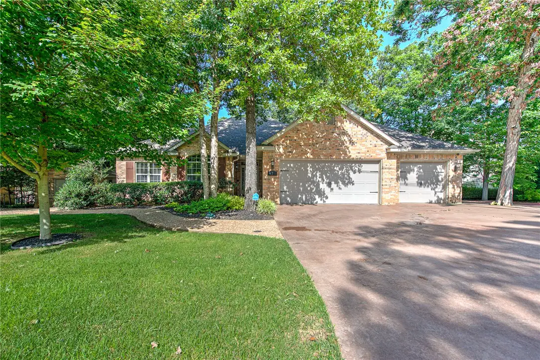 7 Granshire Drive, Bella Vista, AR 72714 - #1