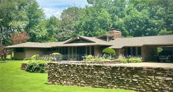 2407 Cherry Hills Drive, Siloam Springs, AR 72761