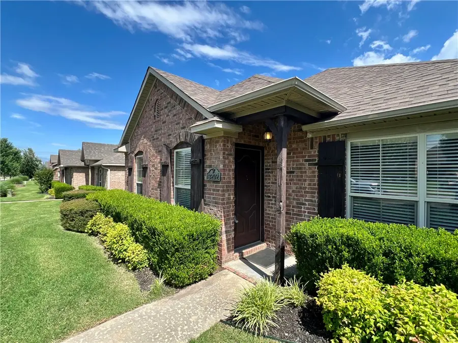 3202 Stoneway Avenue, Bentonville, AR 72712 - #3