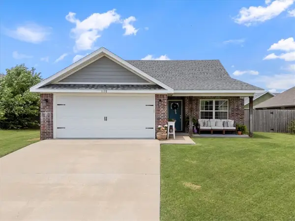 1138 Canyon Gate Drive, Siloam Springs, AR 72761