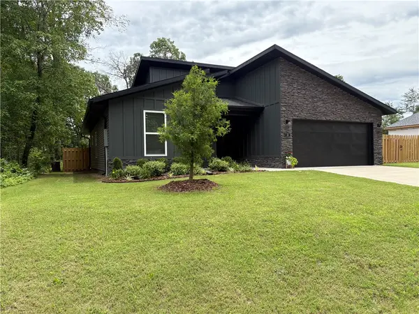 15 Exminster Lane, Bella Vista, AR 72714